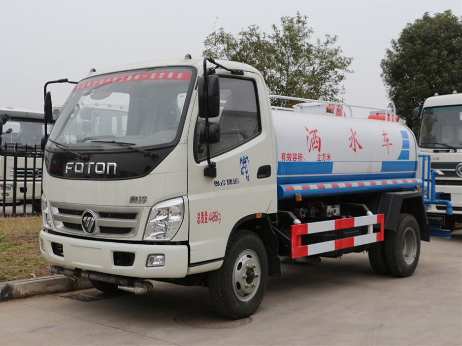 5吨福田奥铃洒水车