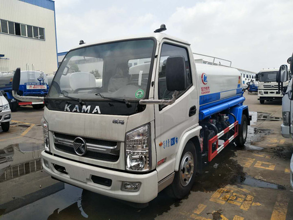 5吨凯马洒水车