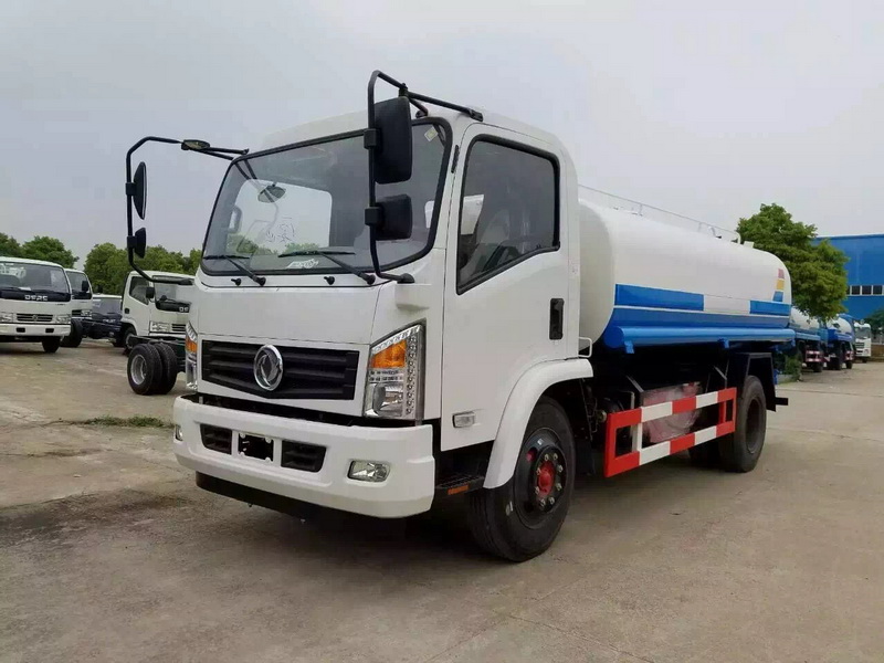 5吨东风御虎洒水车