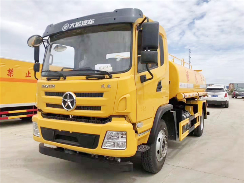 10吨大运风度洒水车