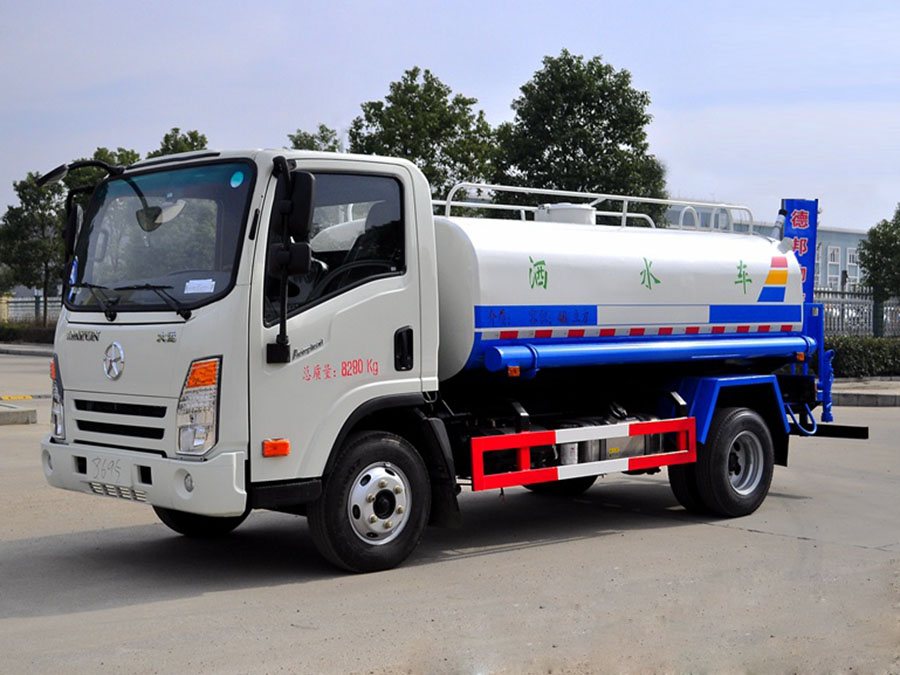 5吨大运奥普力洒水车