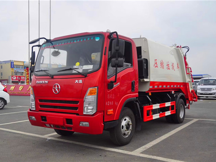 6方大运压缩式垃圾车