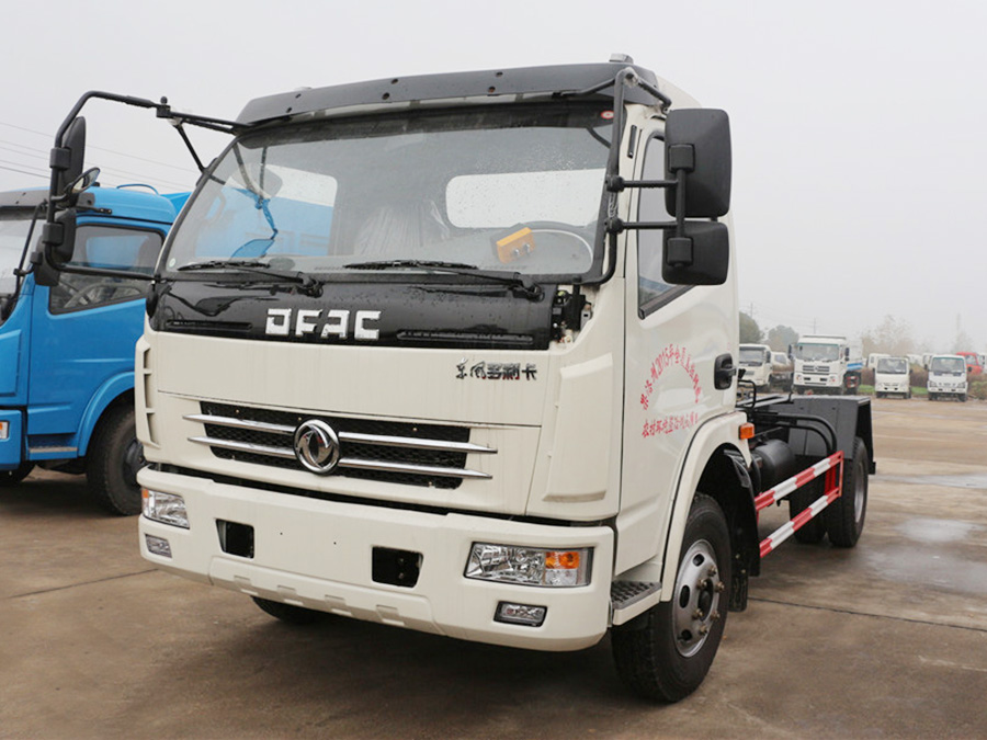 8方东风多利卡勾臂式垃圾车