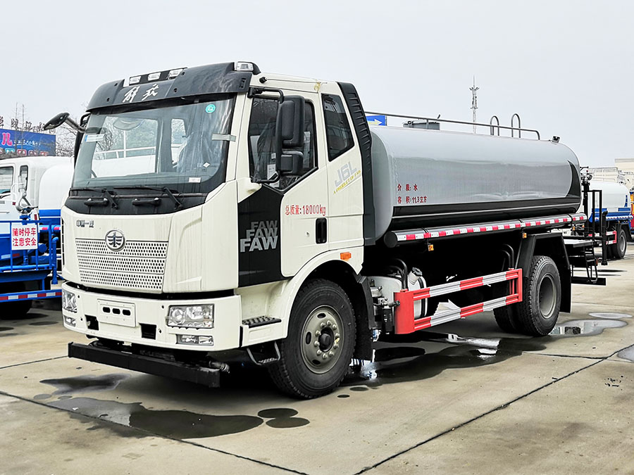 12吨解放J6洒水车