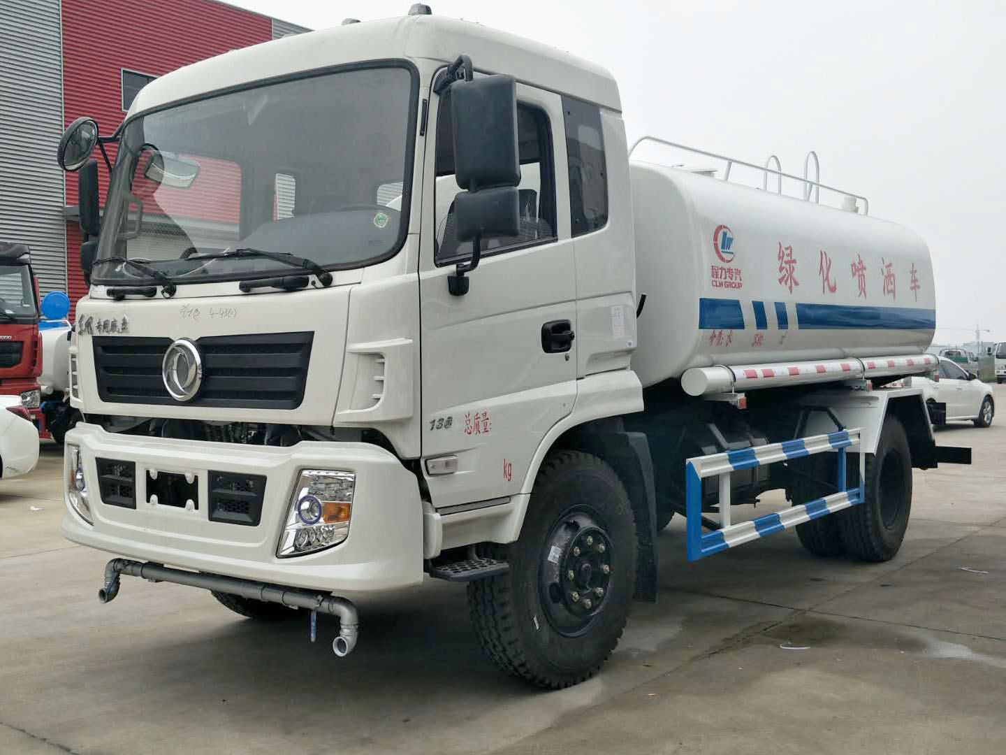 15吨东风专底洒水车