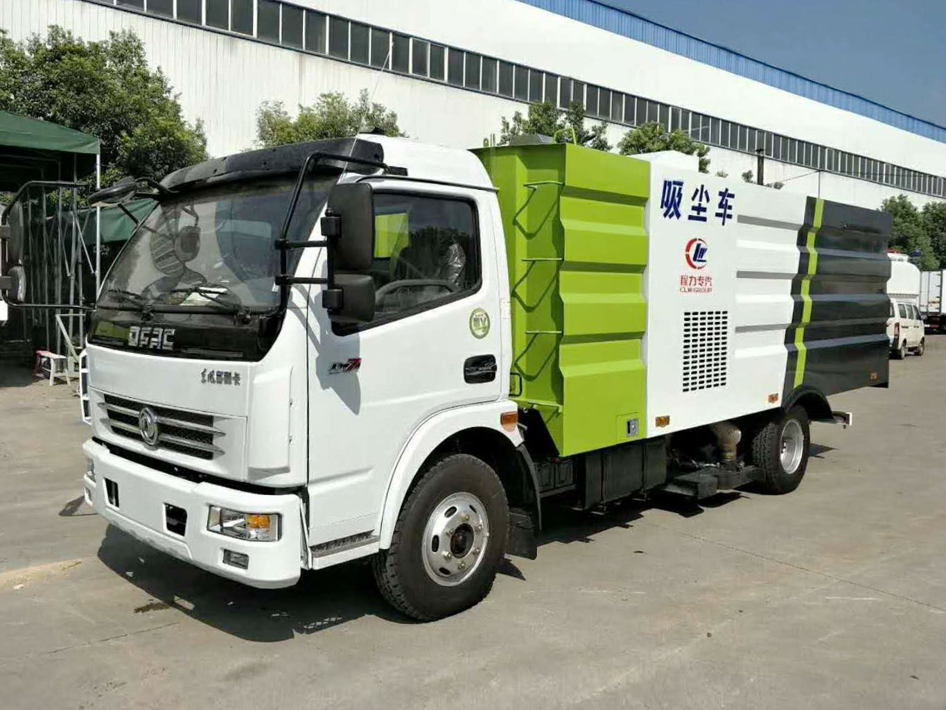 东风多利卡8吨吸尘车