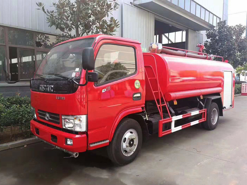 东风小多利卡5方消防洒水车