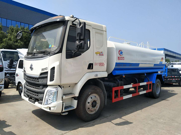 12吨柳汽乘龙洒水车