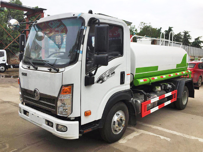 5吨重汽王牌洒水车