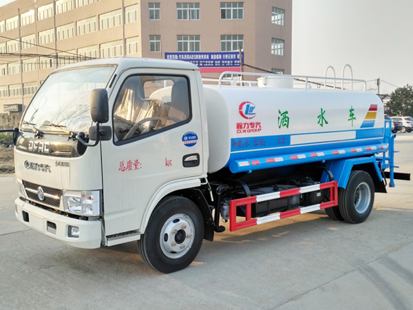 5吨东风凯普特洒水车