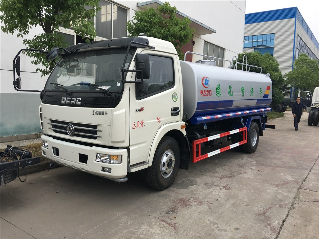 8吨东风多利卡洒水车