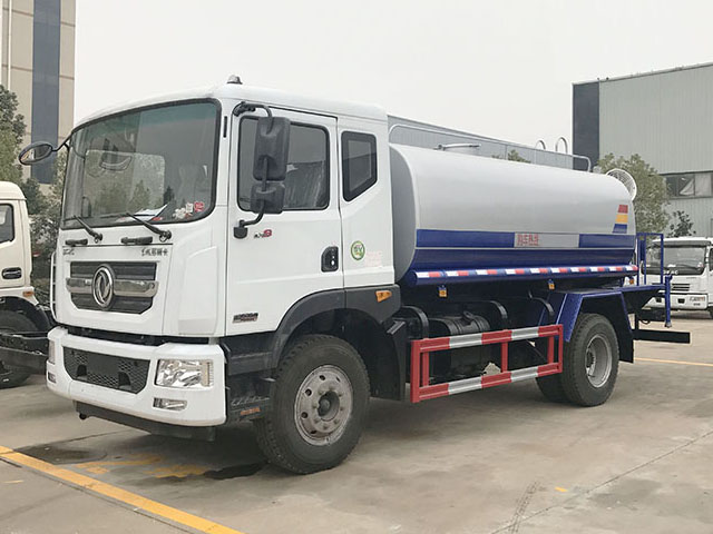 15吨东风D9洒水车