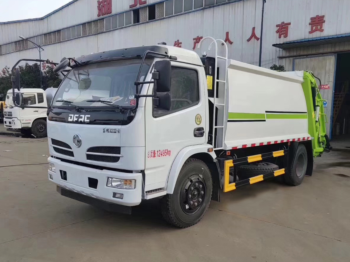 8方东风大福瑞卡压缩式垃圾车