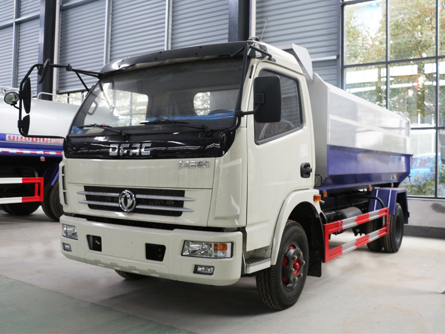 8方东风大多利卡挂桶垃圾车
