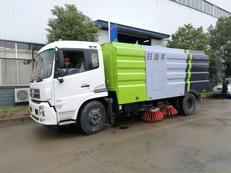 12方东风天锦扫路车