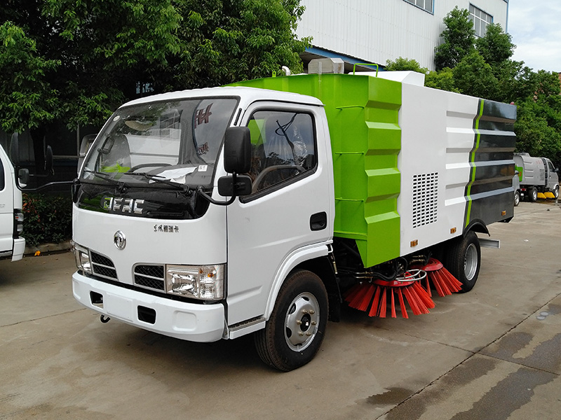 5方东风福瑞卡扫路车