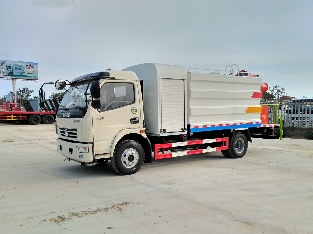 东风多利卡6方抑尘车