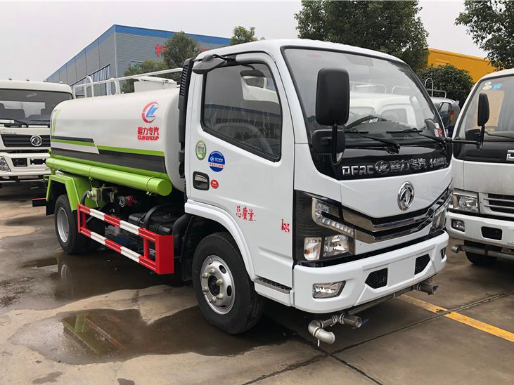国六5吨东风多利卡洒水车