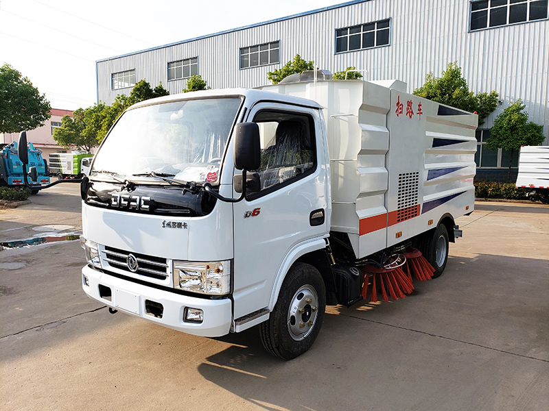 5方东风小多利卡扫路车