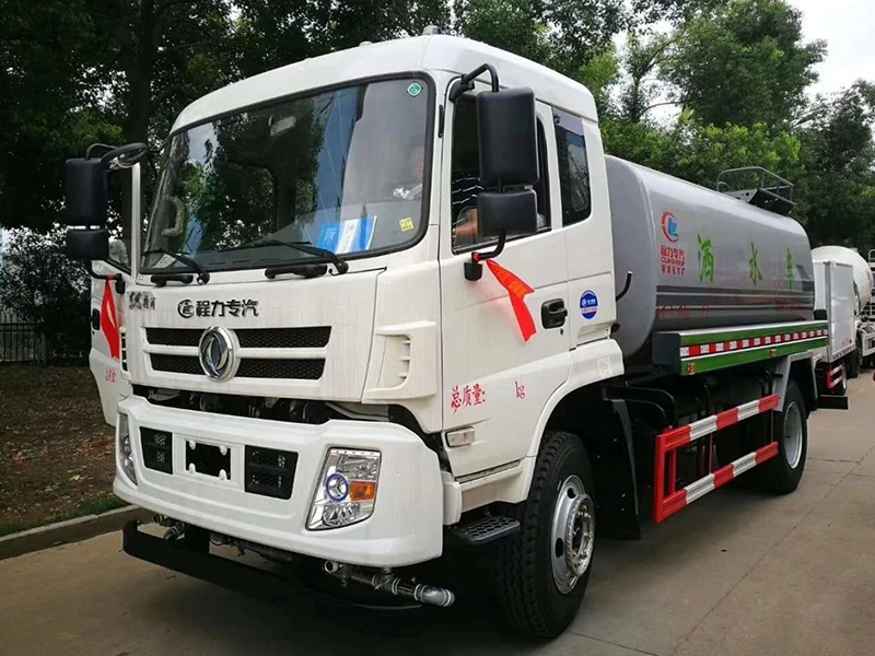 12吨东风特商洒水车